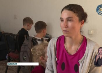 Қонаев қаласында көпбалалы ана қақыраған қуыс үйде тұрып жатыр