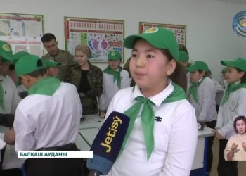 Балқаш ауданында оқушылар жабайы жиде тұқымын отырғызды