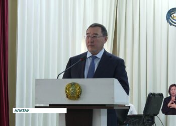 Плохие дороги и бродячие собаки — эти и другие проблемы беспокоит жителей города Алатау