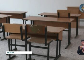 Марат Сұлтанғазиев құрылысы кешеуілдеп тұрған мектептердің жағдайымен танысты