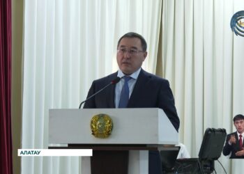 Марат Сұлтанғазиев Алатау қаласының тұрғындарымен кездесті