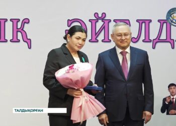 Жетісу облысының әкімі әйелдер қауымын құттықтады