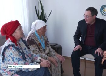 Алматы облысының әкімі ардагер әйелдерді арнайы құттықтады