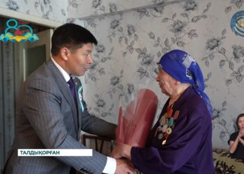 Талдықорғандық ардагерлер “Ұлы Отан соғысындағы Жеңіске-80 жыл” төсбелгісімен марапатталды