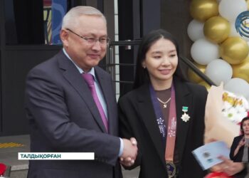 Облыс әкімі жетісулық волейболшы қыздарды құттықтады