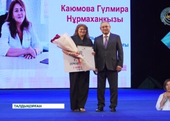 Жетісу облысының әкімі медицина қызметкерлерін құттықтады