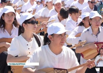 Жетісу өңірінің 5 мың домбырашысы Қазақстанның жаңа рекордын орнатты