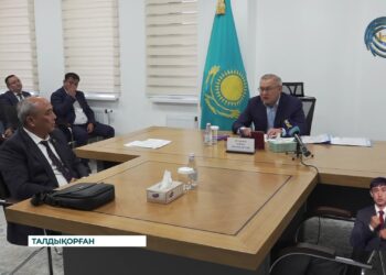 Жетісу облысының әкімі азаматтарды жеке мәселелері бойынша қабылдады