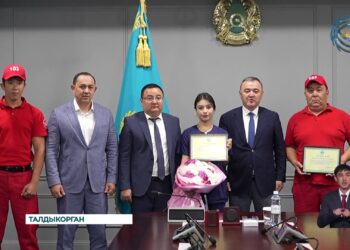 Медики оперативно разбудили жильцов и помогли им покинуть горящий дом