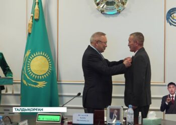 Бейбіт Исабаев еңбек адамдарына құрмет көрсетті