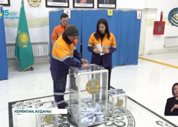 Еңбек адамдары бірден сайлау учаскілеріне бет алды