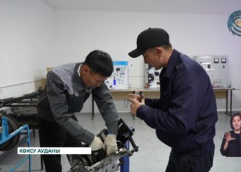 Мектеп оқушылары колледжде жұмысшы мамандығын меңгеруде