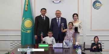 Жетісулық журналистерге пәтер кілті табысталды