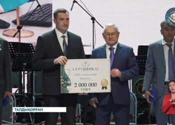 Облыс әкімі медицина қызметкерлеріне құрмет көрсетті
