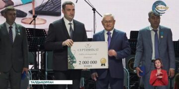 Облыс әкімі медицина қызметкерлеріне құрмет көрсетті