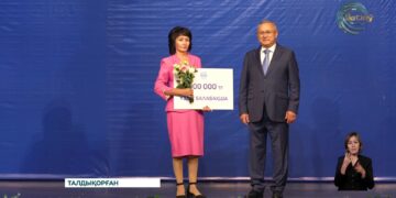 Ұстаздар күніне орай Талдықорғанда салтанатты жиын өтті